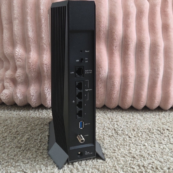 NETGEAR Night Hawk Modem - Picture 4 of 4